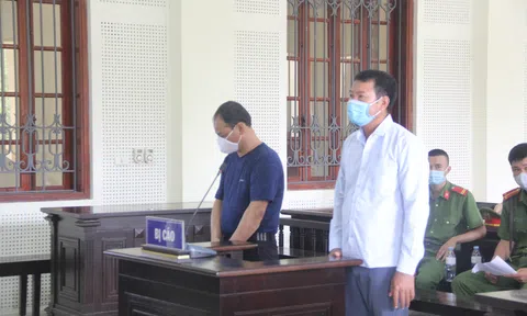 Nhận "chạy án" cho bạn để lấy tiền tiêu xài, cựu Trưởng phòng "mất cả chì lẫn chài"